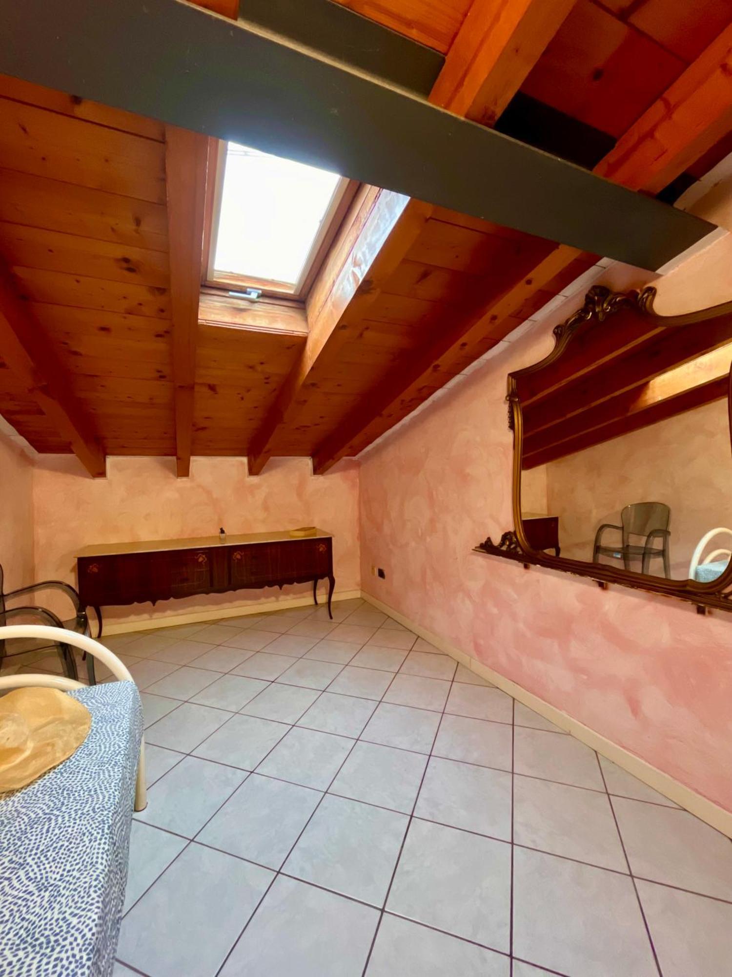 Appartamenti Villa Lina Ντεζεντσάνο ντελ Γκάρντα Εξωτερικό φωτογραφία