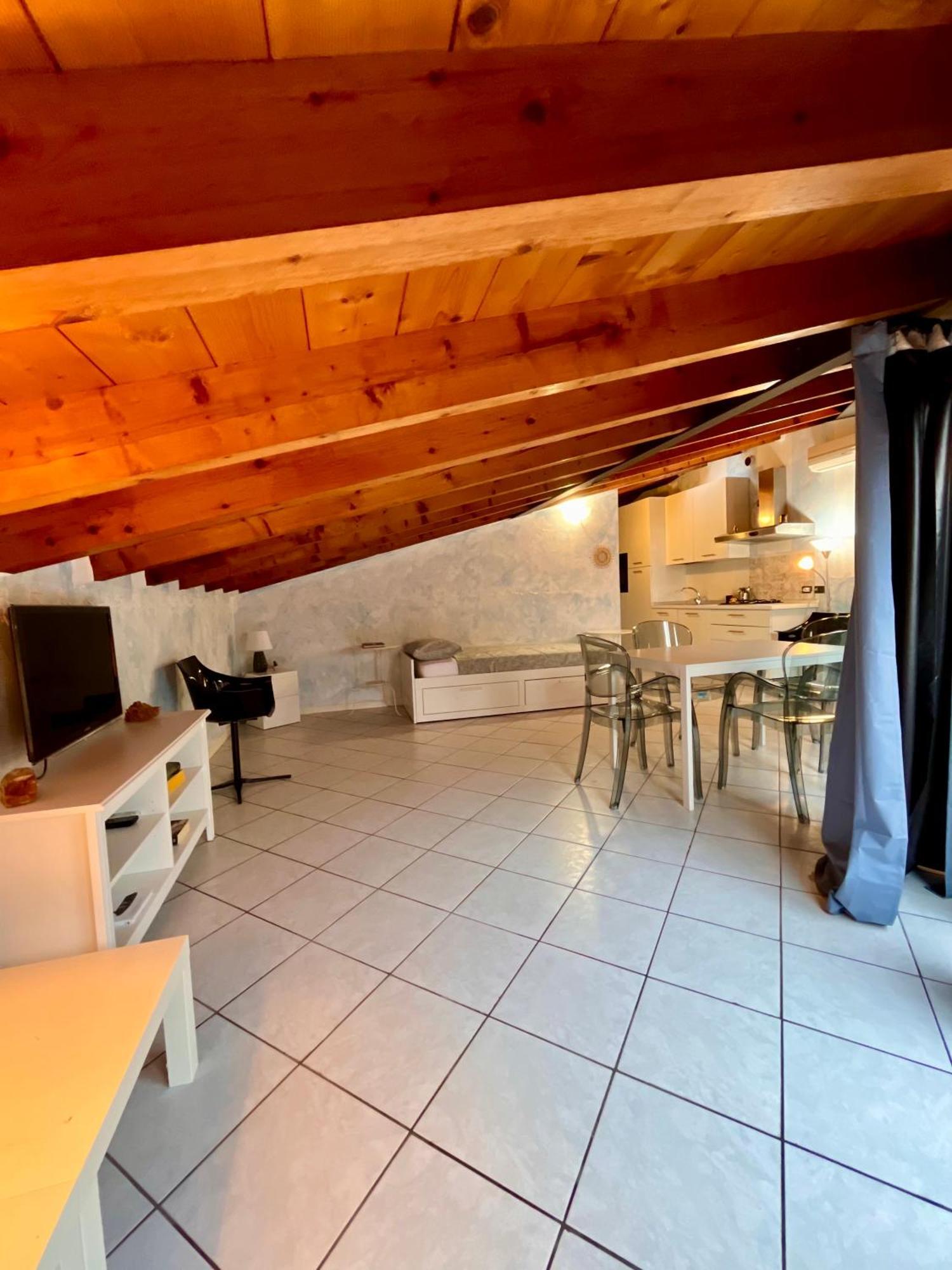 Appartamenti Villa Lina Ντεζεντσάνο ντελ Γκάρντα Εξωτερικό φωτογραφία