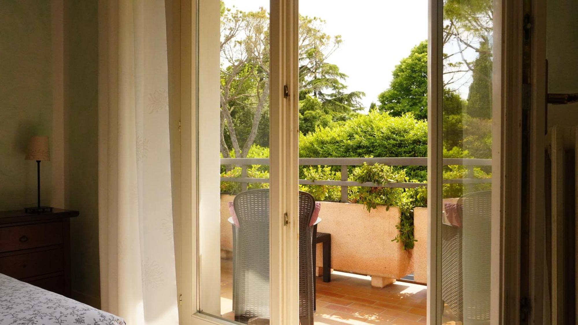 Appartamenti Villa Lina Ντεζεντσάνο ντελ Γκάρντα Εξωτερικό φωτογραφία